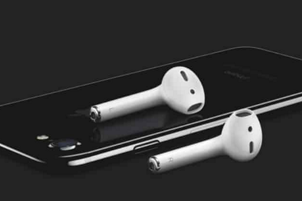 iPhone,AirPods