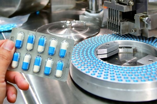 製薬業界はあの企業が巨人・武田を逆転!リストラやコロナ禍の影響は?