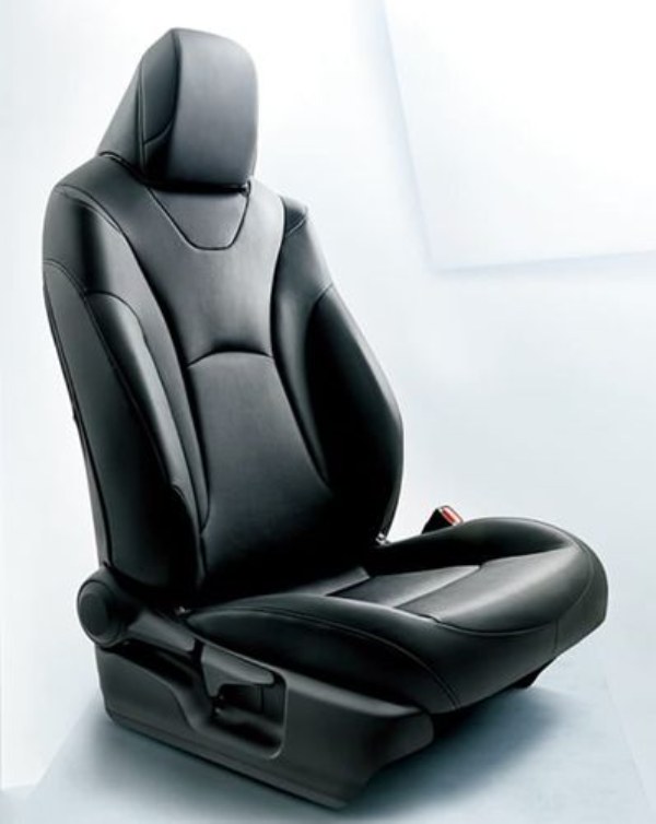 トヨタ・プリウスにブラックカラーを基調とした特別仕様車が登場