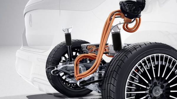 メルセデス・ベンツGLAクラスの電気自動車「EQA250」のカタログモデルが日本で発売!