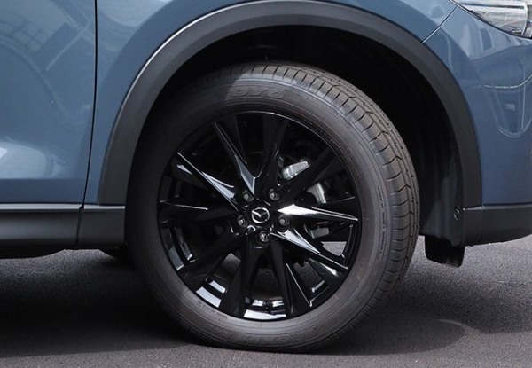 持続的な人気SUV。スムーズで力強い走り、マツダCX-5の革新性