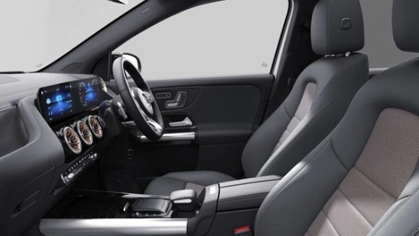 メルセデス・ベンツGLAクラスの電気自動車「EQA250」のカタログモデルが日本で発売!