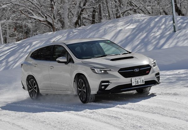 話題の全天候GTワゴンに死角なし!?新型SUBARUレヴォーグを冬道で試す