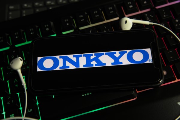 オンキヨーの株価、1,620円が10円に!上場廃止の危機を乗り切れるのか