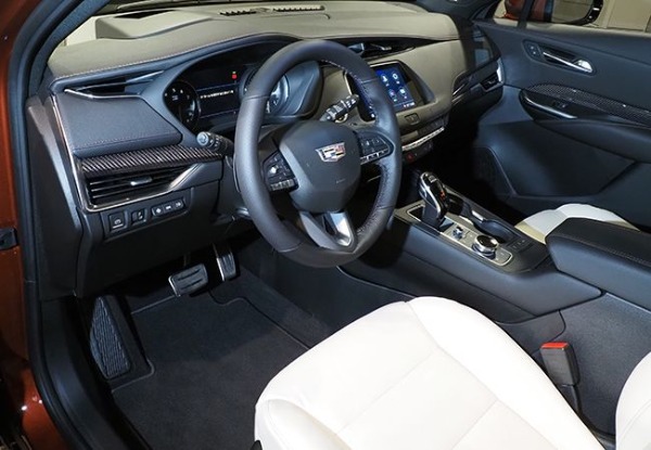 「最新モデル試乗」 個性的なマスクの新型SUV。レクサスユーザーも注目するキャデラックXT4の先進性